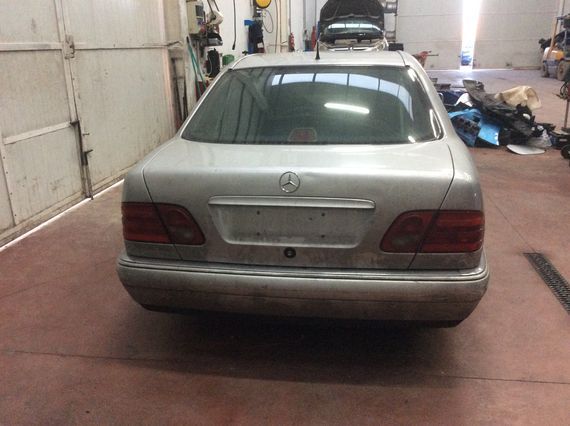 DESPIECE MERCEDES E300 - Imagen 2