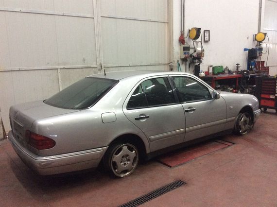 DESPIECE MERCEDES E300 - Imagen 3