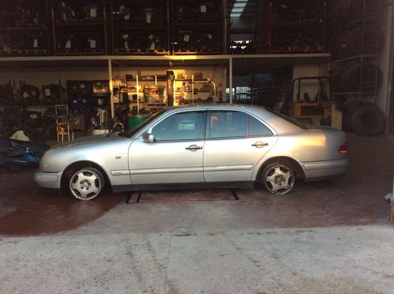 DESPIECE MERCEDES E300 - Imagen 4