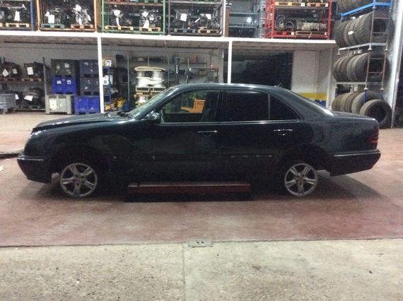 DESPIECE MERCEDES E220 - Imagen 4