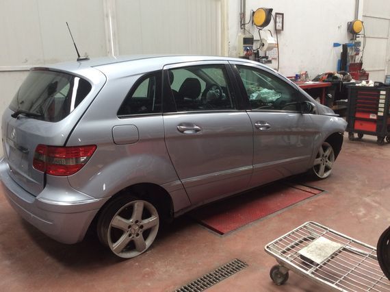 DESPIECE MERCEDES B180 - Imagen 3