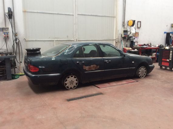 DESPIECE MERCEDES E300 - Imagen 3
