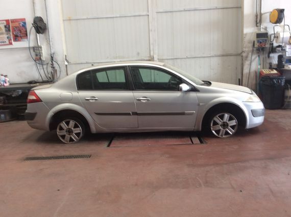 DESPIECE RENAULT MEGANE SEDAN - Imagen 3
